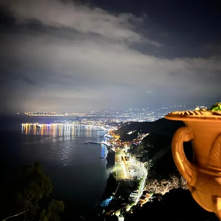 L'host In Taormina